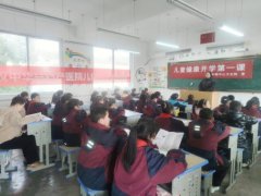 健康啟航新學(xué)期！華興婦產(chǎn)醫(yī)院＂開學(xué)第一課＂走進(jìn)校園，守護(hù)成長之路